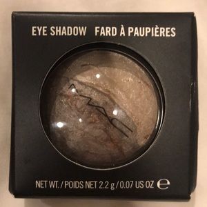 COPY - MAC eye shadow family silver